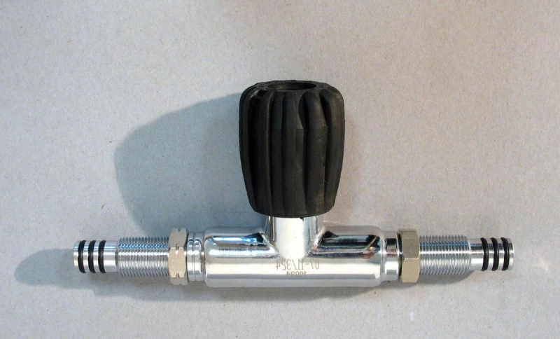 Kompletný manifold s izolátorom 232 Bar G5/8"